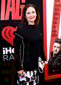 Nora Dunn